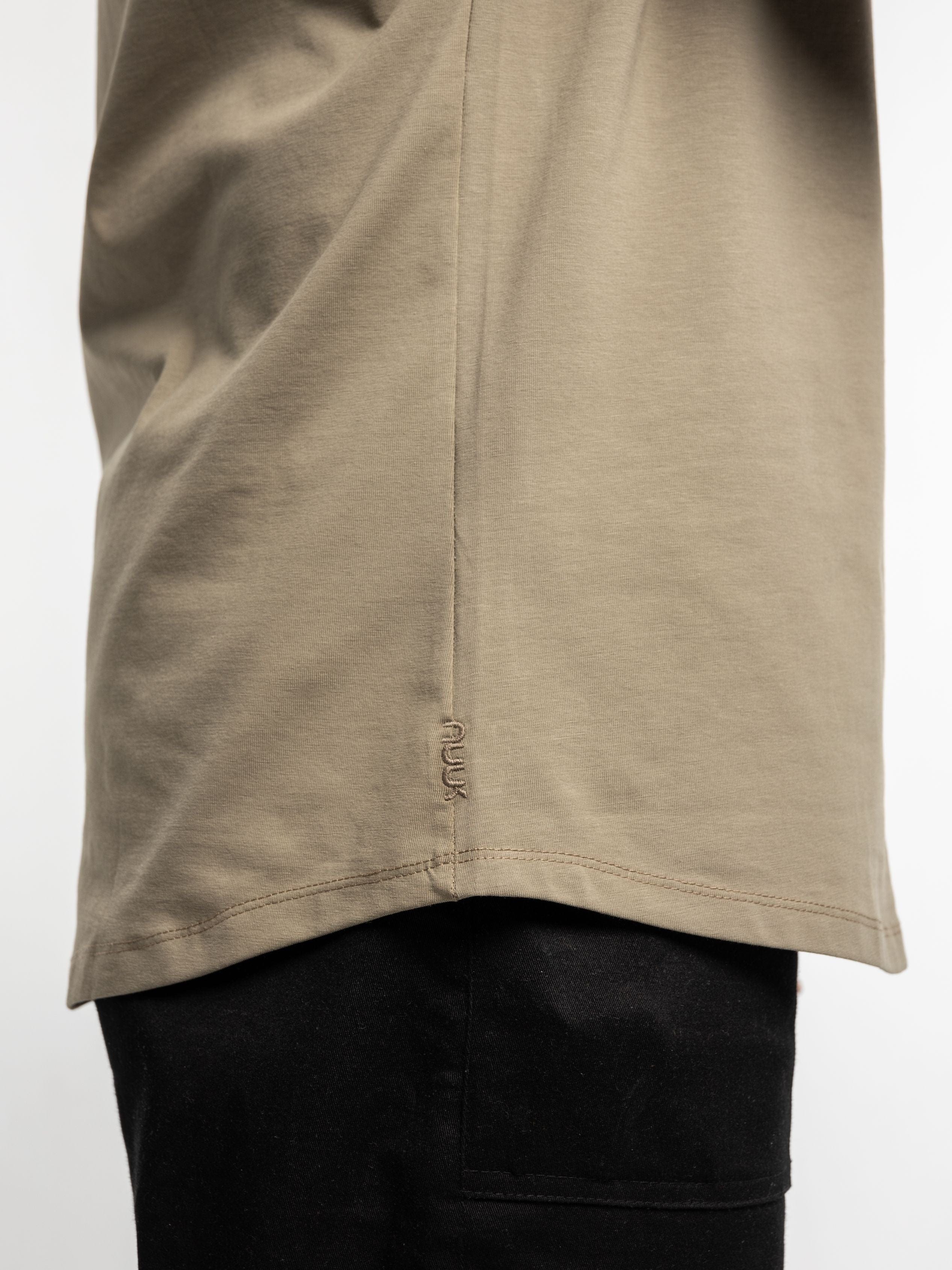 Curved Hem Polo: SLS Comfort - Image 15